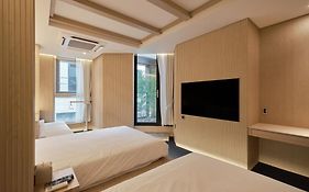 Uh Suite Seoul Square